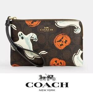 👻 Corner Zip Wristlet In Signature Canvas With Halloween Print